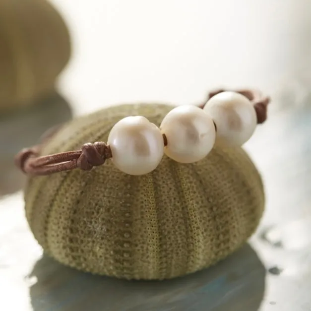 Wendy Mignot Rings Daisy 3 Freshwater Pearls Bracelets